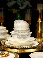 Service de table en porcelaine fine bleu clair à motifs floraux – Bols, assiettes et soupière de luxe – Vaisselle élégante compatible micro-ondes pour toute la famille