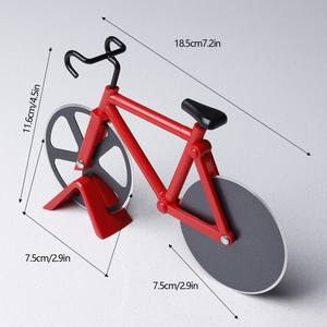 Rouleau à pâte antiadhésif en acier inoxydable en forme de vélo, écologique, compatible lave-vaisselle, pour découper <span class=keywords><strong>la</strong></span> <span class=keywords><strong>pizza</strong></span> – Ustensile de cuisine - Product Image 2