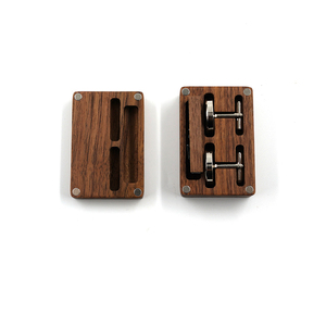 Boîte à Boutons <span class=keywords><strong>de</strong></span> Manchette Rectangulaire en <span class=keywords><strong>Noyer</strong></span> Gravée sur Mesure, Écologique, Magnétique et Portable – Coffret Cadeau pour Hommes, Idéal Mariages et Cadeaux d'Affaires - Product Image 5