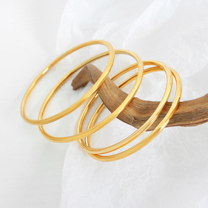 Vàng Cổ Điển Thép Không Gỉ Vòng Bangles <span class=keywords><strong>Set</strong></span> Thiết Kế Đồng Bằng Cho Nam Giới Và Phụ Nữ Trẻ Em Của Vòng Đeo Tay Món Quà Christian Tôn Giáo 18K - Product Image 2