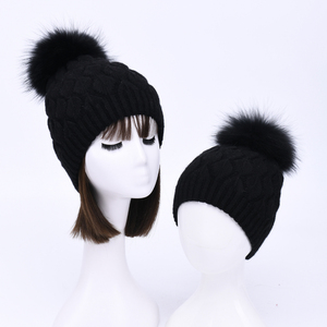 หมวกไหมพรมเด็กผู้หญิง แม่และฉัน หมวกไหมพรมลายโลโก้แบบกำหนดเอง หมวกครอบครัวเข้าชุดกัน หมวกไหมพรมขนสัตว์หนานุ่ม น่ารักสำหรับเด็กผู้ชาย - Product Image 6