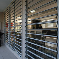 Stores vénitiens modernes sur mesure, persiennes en aluminium, fenêtres à volets battants en verre avec cadre en aluminium, isolation thermique verticale