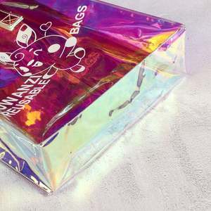 ถุงผ้า PVC ใสกันน้ำสำหรับการเดินทางกระเป๋าช็อปปิ้งพร้อมที่จับเชือกลายโฮโลแกรมได้รับการรับรองมาตรฐาน ISO - Product Image 5