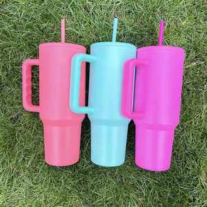 Meilleur rapport qualité-prix : Gobelet coloré en acier inoxydable de 40 oz avec couvercle plat pour sublimation – Idéal pour le café - Product Image 2