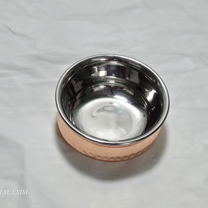 Tazón para Servir de Acero Inoxidable, Diseño Martillado, Borde de Cobre, Acero Inoxidable de Primera Calidad - Product Image 1