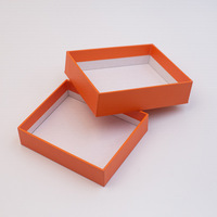 Boîte cadeau Emma orange personnalisée avec couvercle et base en carton double gris pour l'emballage de foulards en soie, mouchoirs et bijoux