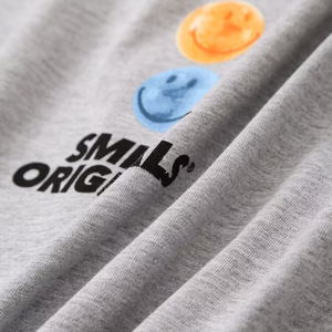 <span class=keywords><strong>T</strong></span>-<span class=keywords><strong>shirt</strong></span> graphique personnalisé en coton motif Smiley Face pour l'é<span class=keywords><strong>t</strong></span>é 2026 - <span class=keywords><strong>T</strong></span>-<span class=keywords><strong>shirt</strong></span> amincissant de créateur pour jeunes, OEM/ODM par l'usine de vêtements chinoise Tops - Product Image 4