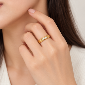 แหวนสแตนเลสสีทองประดับเพชรคิวบิกเซอร์โคเนียและเคลือบทอง 14K ด้วยระบบสุญญากาศ - Product Image 5