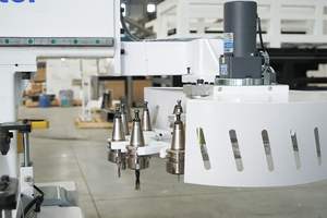 Routeur CNC à bois pour vente directe 1325 1530ATC, pour la fabrication de meubles en bois et de portes d'armoires de cuisine - Product Image 5