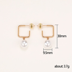 Orecchini a Perno Geometrici con Perle, Orecchini Pendenti Lunghi Minimalisti, Gioielli Eleganti da Donna - Product Image 3