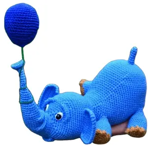 Peluche personalizzato per bambini morbido animale per bambini elefante farcito all'uncinetto con palloncino all'uncinetto
