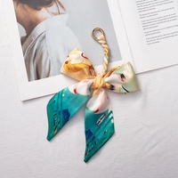 Meilleures ventes transfrontalières : Porte-clés créatif en tissu polyester à motif fruité, avec pendentif nœud et chaîne rétro européenne, style luxe léger