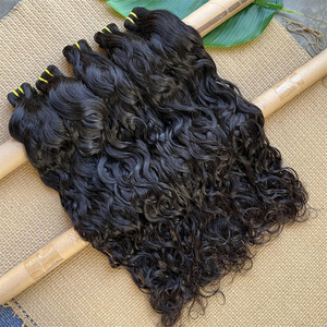 Fasci di <span class=keywords><strong>capelli</strong></span> umani naturali indiani grezzi in colore 1B <span class=keywords><strong>prodotti</strong></span> <span class=keywords><strong>per</strong></span> <span class=keywords><strong>capelli</strong></span> di alta qualità 100% <span class=keywords><strong>capelli</strong></span> ondulati indiani non trasformati crudi - Product Image 5