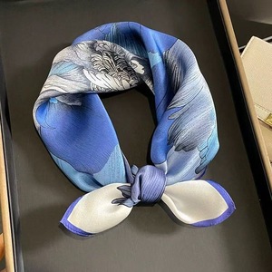 Designer de haute qualité 100% <span class=keywords><strong>soie</strong></span> de mûrier 53cm petite écharpe fleur marque de luxe imprimé écharpe femmes <span class=keywords><strong>foulard</strong></span> en <span class=keywords><strong>soie</strong></span> - Product Image 5