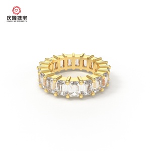 Anillo de Diamantes de Laboratorio en Oro Sólido de 18k y 14k de Qinglong Jewelry, Corte Esmeralda de 2.5x4mm, Engaste en Canal de Oro Blanco, Banda Eternity con Baño de Rodio - Product Image 5