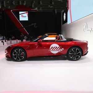 รถยนต์ไฟฟ้า <span class=keywords><strong>MG</strong></span> Cyberster EV สปอร์ตแบบเปิดประทุน ปี 2024-2025 กำลัง 340 แรงม้า 2 ประตู 2 ที่นั่ง ระยะทางวิ่ง 501-580 กม. รถยนต์พลังงานใหม่ขนาดเล็ก - Product Image 3