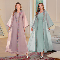 Stock élégant deux pièces musulman Abaya moyen-orient brodé maille longue robe pour les femmes décontracté pour la célébration de l'Aïd en gros