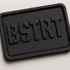 Patch de sport en PVC souple 3D personnalisé avec logo brodé, transfert thermique, silicone gaufré et dos auto-agrippant pour vêtements - Product Image 1