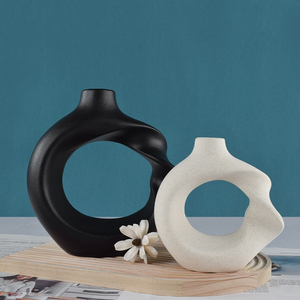 Venta al por mayor, jarrón <span class=keywords><strong>de</strong></span> mesa <span class=keywords><strong>de</strong></span> Donut nórdico Irregular, jarrón <span class=keywords><strong>de</strong></span> cerámica, decoración Interior para decoración del hogar, sala <span class=keywords><strong>de</strong></span> estar <span class=keywords><strong>de</strong></span> boda - Product Image 3