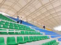 Sièges de stade en plastique moulé par injection HDPE, résistants aux UV, sièges de gradins pour le football, le soccer, le basketball, les arènes