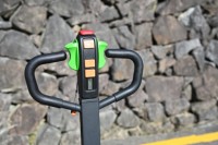 Chariot élévateur électrique à batterie lithium 1,5-2,0 tonnes avec roues en PU