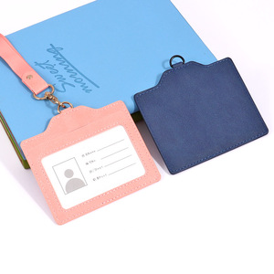 Porta credenciales horizontal de cuero PU de colores con entrega rápida, para personal de aeropuerto, con gancho metálico y cordones. - Product Image 6