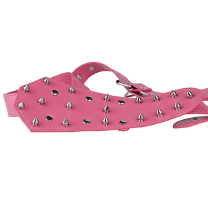 Ensemble de harnais corporel BDSM rose et noir pour femmes avec design clouté, stimulation sensorielle légère, fabriqué en cuir PU de qualité supérieure - Product Image 4