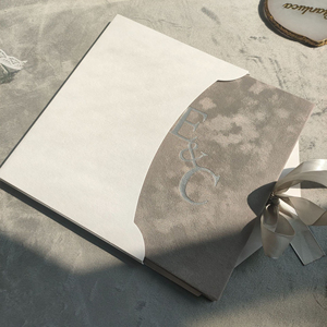 Couverture de carte d'invitation de mariage en velours avec fil d'argent. Personnalisation et impression d'invitations en acrylique. Invitation de mariage - Product Image 3