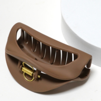 Vente en gros de pinces à cheveux en silicone mat personnalisées avec logo, 11 cm, grandes, antidérapantes, à mâchoires carrées, maintien solide pour cheveux épais et fins