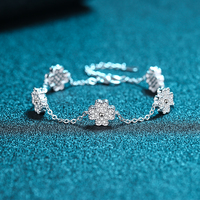 Léger Luxe Ins Mode Nouveau Style Moissanite Fleur Bracelet Polyvalent Pétale Main Accessoires En Gros Le Préféré Des Célébrités