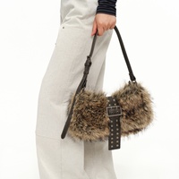 Sac bandoulière en peluche marron Lazy Plush, sac à l'épaule, sac croisé avec fermeture éclair et ceinture décorative en coton, nouvelle collection automne/hiver 2026
