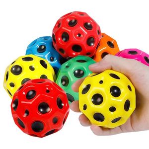 Balle anti-stress en mousse PU personnalisée avec impression de logo, balle anti-stress en forme de ballon de football - Product Image 2