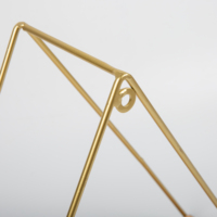 Étagère murale suspendue en métal, meubles en bois, triangle doré moderne, élégante décoration murale