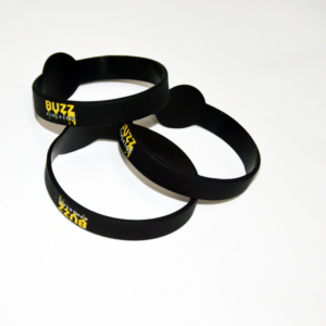 Bracelets en silicone personnalisés de haute qualité avec logo en relief, bracelets promotionnels sportifs - Product Image 2