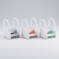 Escabeau à 2 marches, réglable en hauteur sur 4 niveaux, avec mains courantes de sécurité, support central triangulaire, 2370g, PP, 44x40x61cm, 3 couleurs, OEM personnalisé