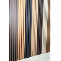 Revêtement mural extérieur Panneaux muraux WPC pour la conception extérieure de la maison Panneaux en bois composite décoratifs d'extérieur