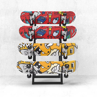 Support d'affichage portable moderne pour articles de sport Support en métal écologique pour scooter planche à roulettes Surf Ski Snowboard