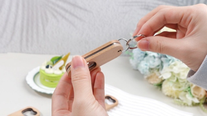 Abridor de Botellas de Cerveza de Madera Moderno Personalizado con Llavero, Venta Directa de Fábrica para Uso Doméstico en la Cocina - Product Image 6