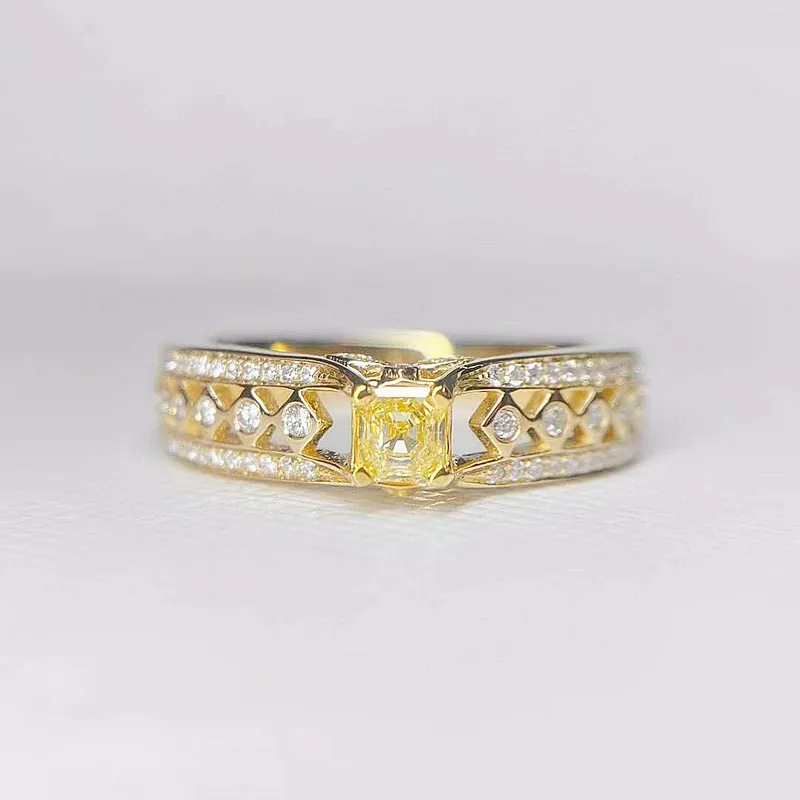 High品質Luxury HipHop Jewelry Bling Big Yellow Diamond Vintage Style Natural Diamond 18K Pure Gold Engagement Ring