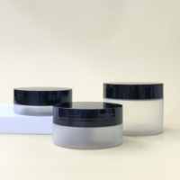 Bocaux en plastique écologique de 20ml 30ml 50ml avec couvercle noir Conteneur de beurre de soins de la peau cosmétique transparent givré de 8oz
