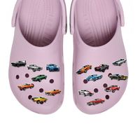 Breloque de chaussure de voiture de sport de Noël 2025 en acrylique pour la décoration de chaussures sabots
