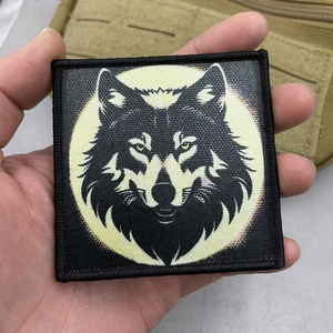 Parches tácticos de mezclilla tejidos con estampado de oso, leopardo de las nieves y lobo, insignias redondas con gancho y bucle para sombreros, OEM - Product Image 4