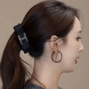 Barrette à cheveux en strass de style coréen 13 cm pour femmes, utilisation quotidienne, accessoire capillaire en plastique de haute qualité - Product Image 1
