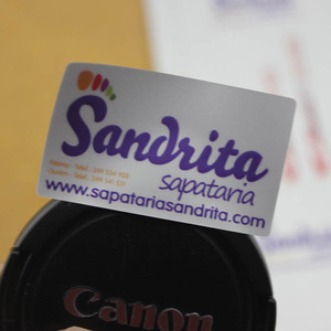 Adesivi Circolari in PVC Bianco di Alta Qualità con Stampa a Caldo Argento, Adesivi Personalizzati per Accendini <span class=keywords><strong>BIC</strong></span>, Vendita all'Ingrosso - Product Image 3