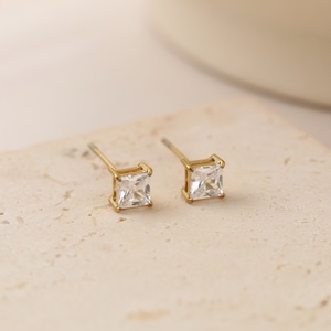 ต่างหูสตั๊ดรูปทรงเรขาคณิตสี่เหลี่ยมสไตล์มินิมอลทำจากสแตนเลสสำหรับผู้หญิง แฟชั่นสำหรับใส่ทุกวัน มีจำหน่ายแบบขายส่ง - Product Image 4