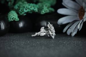 Anillo de Compromiso de Moissanita con Corte Brillante Redondo en Forma de Rosa, Anillo de Boda de Plata de Ley 925 para Mujer por Phoenix Enterprise - Product Image 5