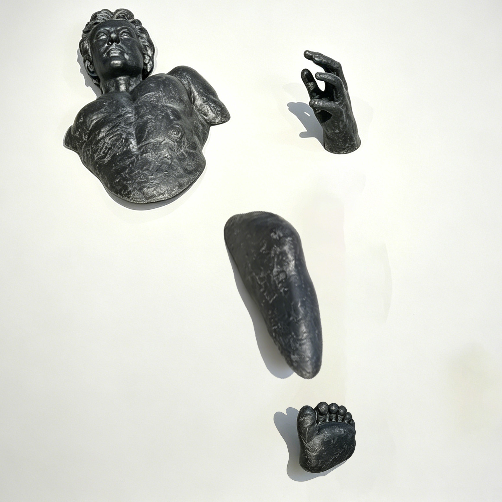 空間を彩る、上品な壁彫刻銅レリーフで、いつまでも美しい空間を。