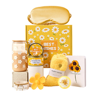 Kotak Hadiah Perawatan Diri Daisy Sunflower untuknya, Perlengkapan Spa dengan Lilin Tumbler dan Masker Mata untuk Hadiah Ulang Tahun atau Cepat Sembuh