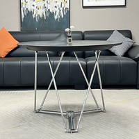 Table basse minimaliste en bois noir avec structure en acier inoxydable pour salon et maison