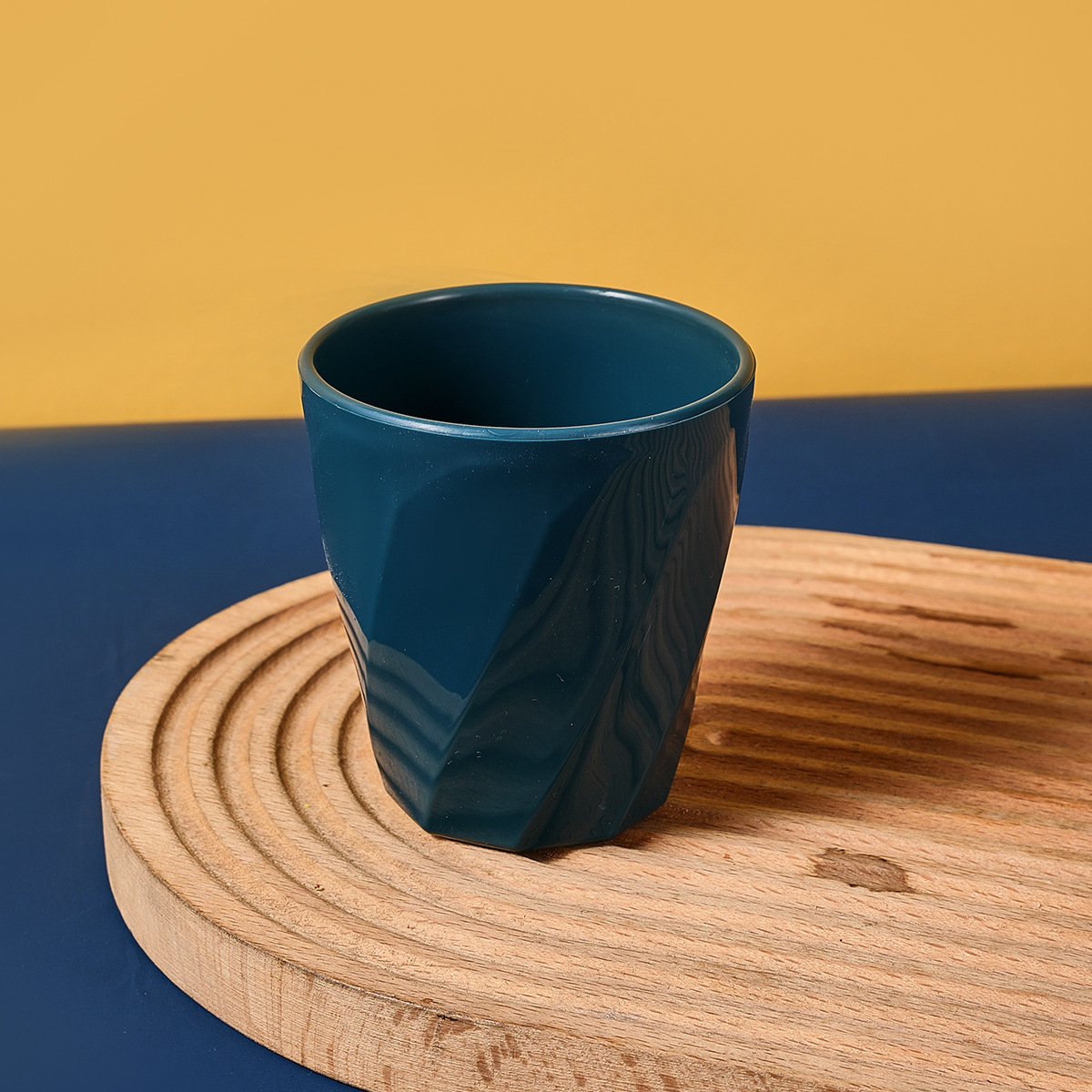 Azul oscuro